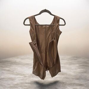 Women's Shapewear Bodysuit Three Adjustments Tan No Tag See Measurements